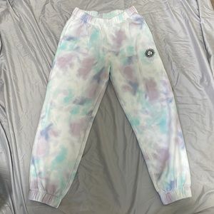 NWOT Hollister ultra high-rise tie dye sweat pants. Leg length 26”.